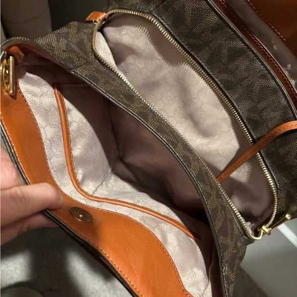 Michael Kors Brown Signature Jet Set Bag - Picture 4 of 7